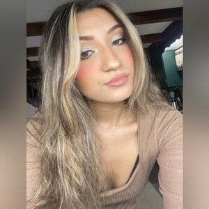 Meet your Posher, Clarissa